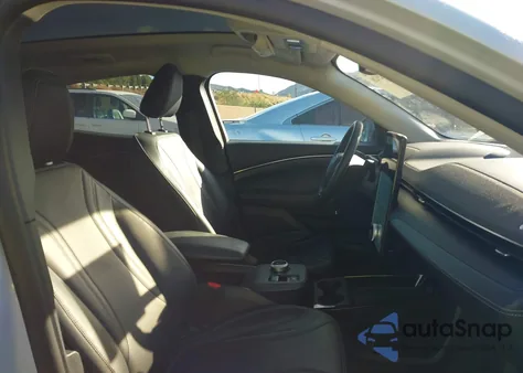 2023 Ford Mustang Mach-E Premium z USA, uszkodzony, nr VIN 3FMTK3R75PMA80665